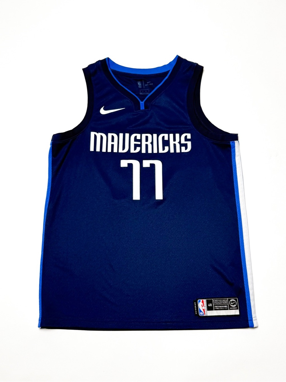 Nike Luka Dončić Mavericks Statement Edition Swingman Jersey 48